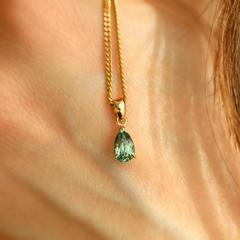Nangi fine jewelry - green sapphire pendant in gold