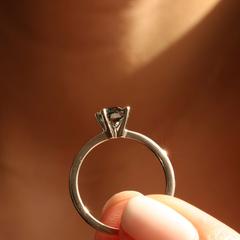 Nangi fine jewelry - teal / Peacock sapphire ring in white gold