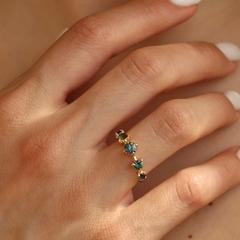 Nangi fine jewelry - green sapphire ring in yellow gold