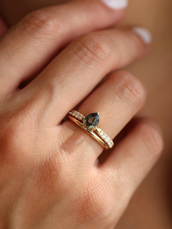 Nangi fine jewelry - brown sapphire ring in yellow gold
