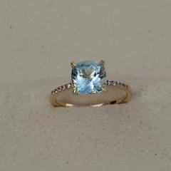 Nangi fine jewelry - blue aquamarine ring in yellow gold