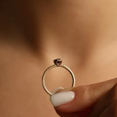 Nangi fine jewelry - green sapphire ring in yellow gold