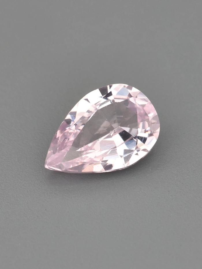 Nangi fine jewelry - pink gemstone in gold