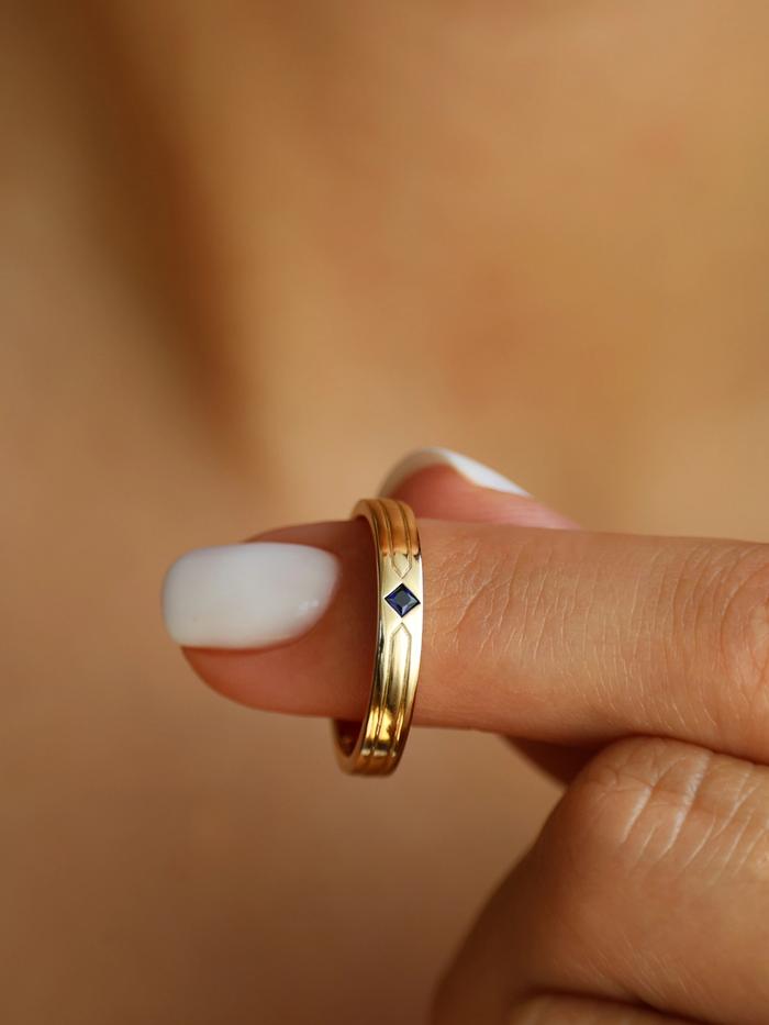 Nangi fine jewelry - blue ring in yellow gold