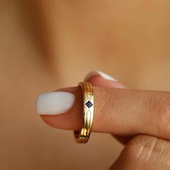 Nangi fine jewelry - blue ring in yellow gold