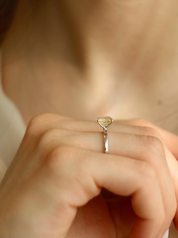 Nangi fine jewelry - yellow ring in white gold