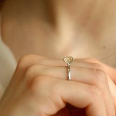 Nangi fine jewelry - yellow ring in white gold