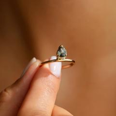 Nangi fine jewelry - brown sapphire ring in yellow gold