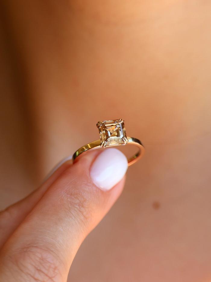 Nangi fine jewelry - ring in yellow gold