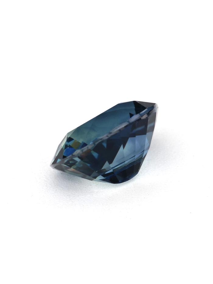 Nangi fine jewelry - teal / Peacock sapphire gemstone in gold