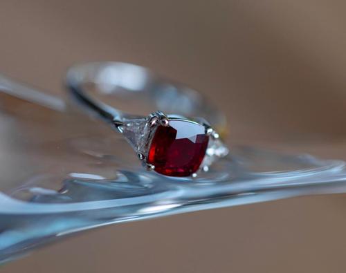 Nangi fine jewelry - red ruby ring in white gold