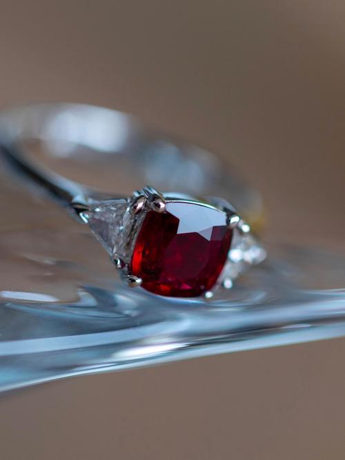 Nangi fine jewelry - red ruby ring in white gold