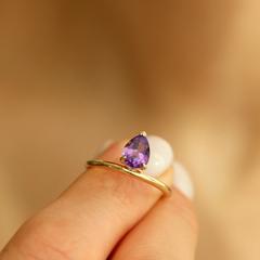 Nangi fine jewelry - purple amethyst ring in yellow gold