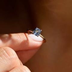 Nangi fine jewelry - blue ring in yellow gold