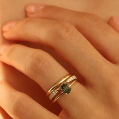 Nangi fine jewelry - teal / Peacock sapphire ring in yellow gold
