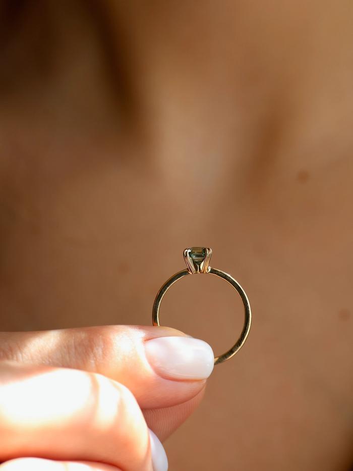 Nangi fine jewelry - teal / Peacock ring in yellow gold