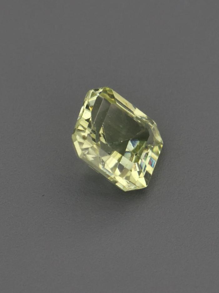 Nangi fine jewelry - green gemstone in gold