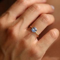 Nangi fine jewelry - blue ring in yellow gold