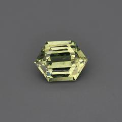 Nangi fine jewelry - green gemstone in gold