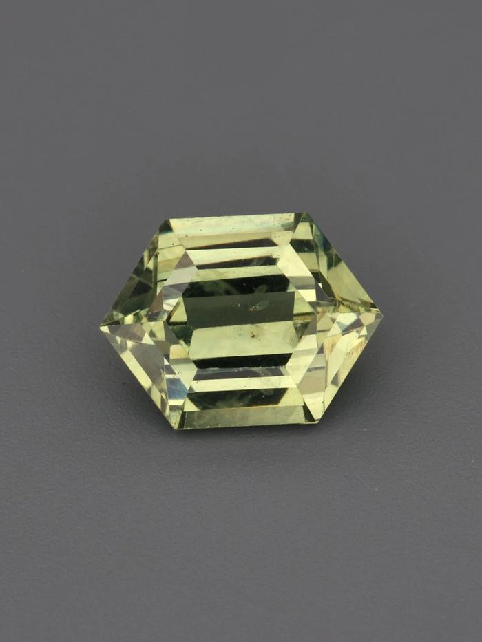 Nangi fine jewelry - green gemstone in gold