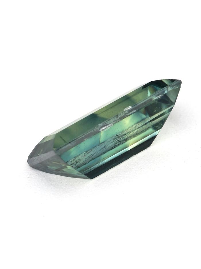 Nangi fine jewelry - green sapphire gemstone in gold