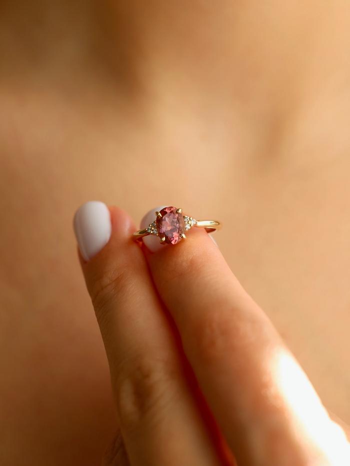 Nangi fine jewelry - pink ring in yellow gold