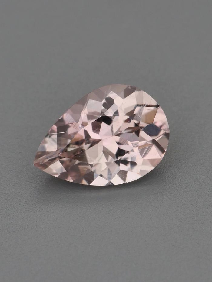Nangi fine jewelry - pink gemstone in gold