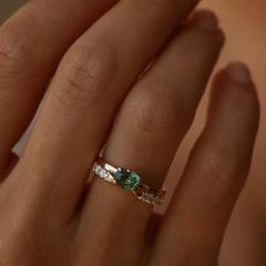 Nangi fine jewelry - green sapphire ring in yellow gold