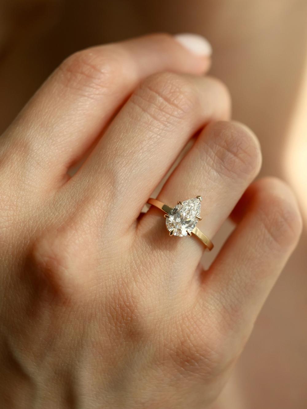 Signature Drop Diamond Ring – 2.00 Carat