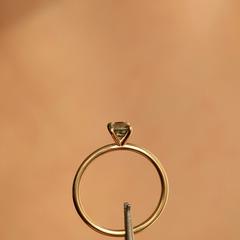 Nangi fine jewelry - green sapphire ring in yellow gold