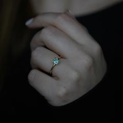 Nangi fine jewelry - green sapphire ring in yellow gold