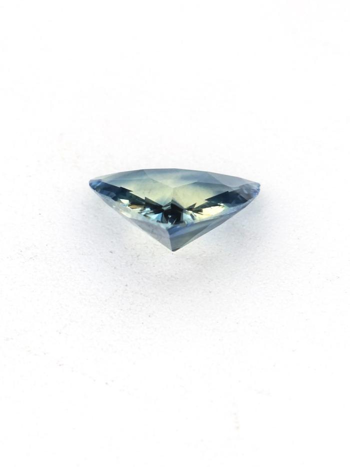 Nangi fine jewelry - blue gemstone in gold