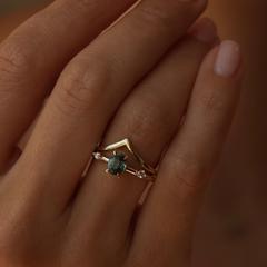 Nangi fine jewelry - teal / Peacock sapphire ring in yellow gold