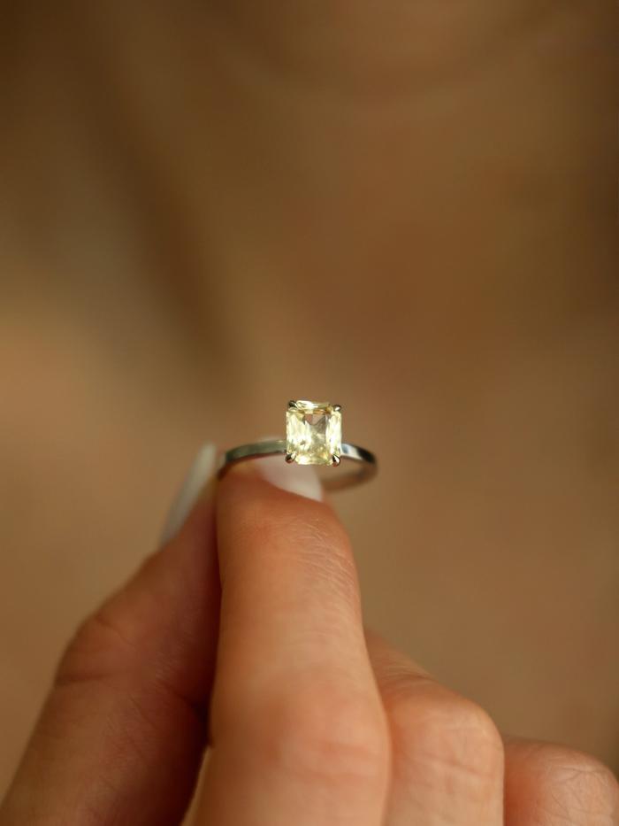 Nangi fine jewelry - yellow ring in white gold