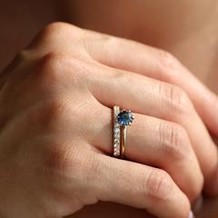 Nangi fine jewelry - teal / Peacock ring in yellow gold