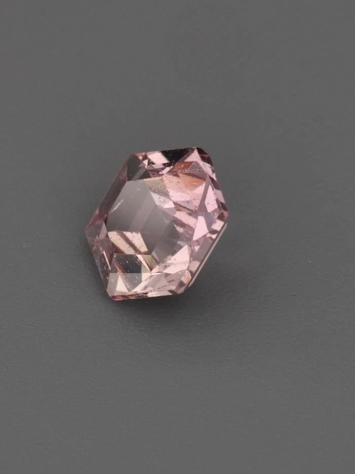 Nangi fine jewelry - pink gemstone in gold