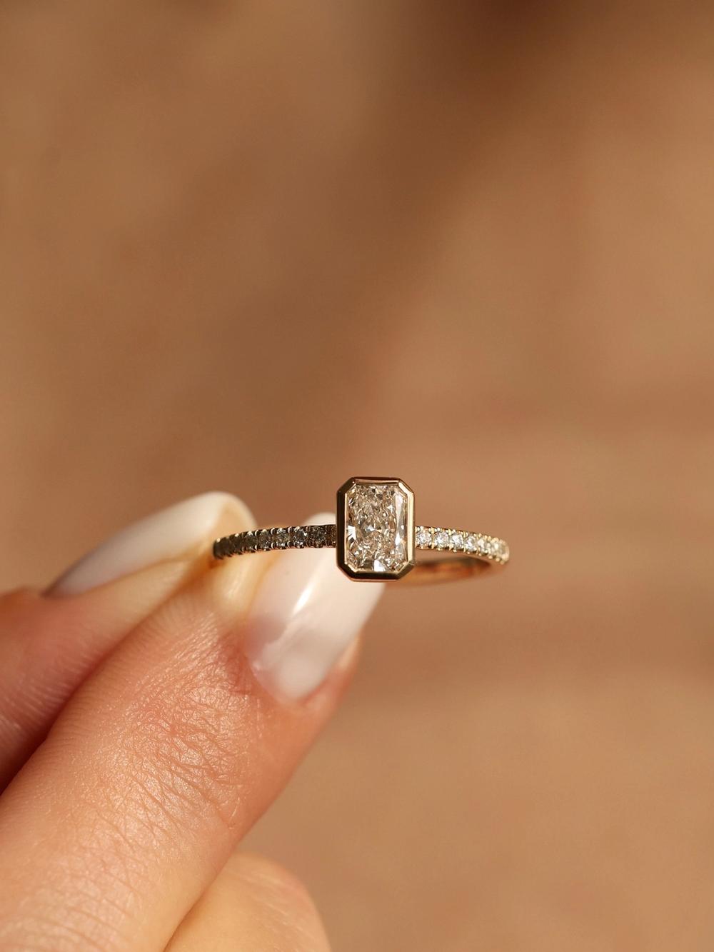 Bezel Radiant Swan & Pavé