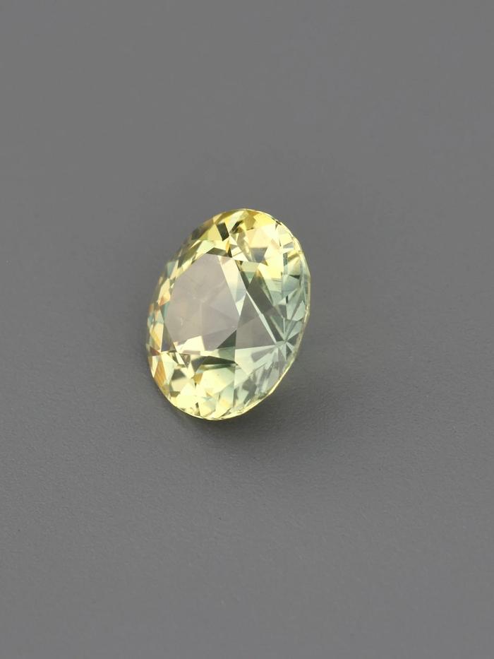 Nangi fine jewelry - yellow gemstone in gold