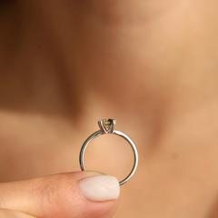 Nangi fine jewelry - green ring in white gold