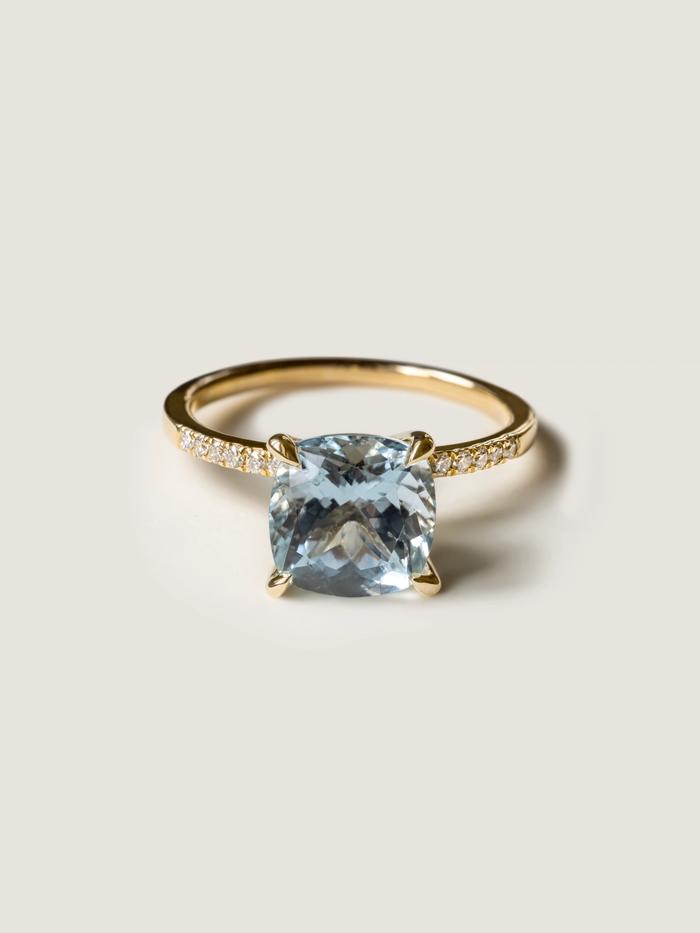 Nangi fine jewelry - blue aquamarine ring in yellow gold