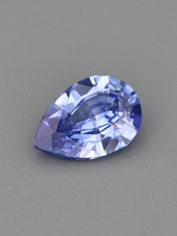 Nangi fine jewelry - blue sapphire gemstone in gold