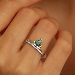 Nangi fine jewelry - green sapphire ring in white gold