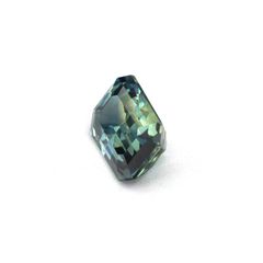 Nangi fine jewelry - green sapphire gemstone in gold