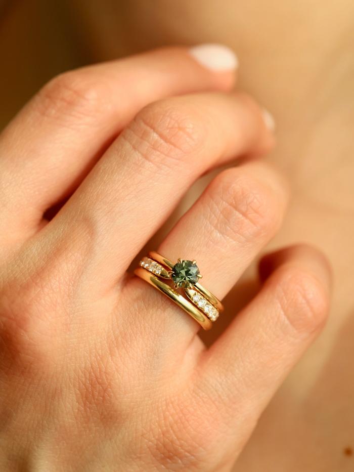 Nangi fine jewelry - green sapphire ring in yellow gold
