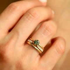 Nangi fine jewelry - green sapphire ring in yellow gold