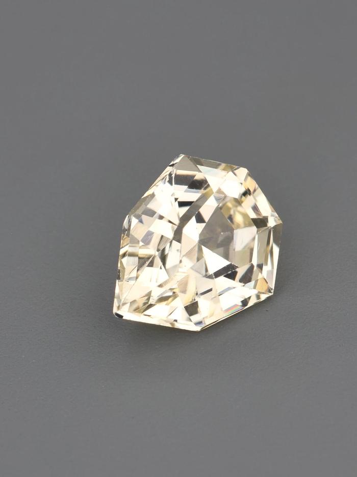 Nangi fine jewelry - champagne sapphire gemstone in gold