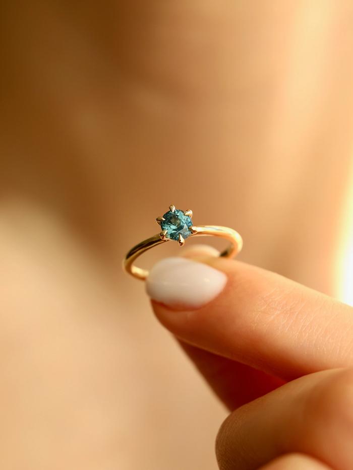 Nangi fine jewelry - blue ring in yellow gold