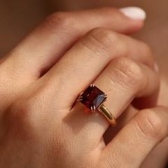 Nangi fine jewelry - red garnet ring in yellow gold