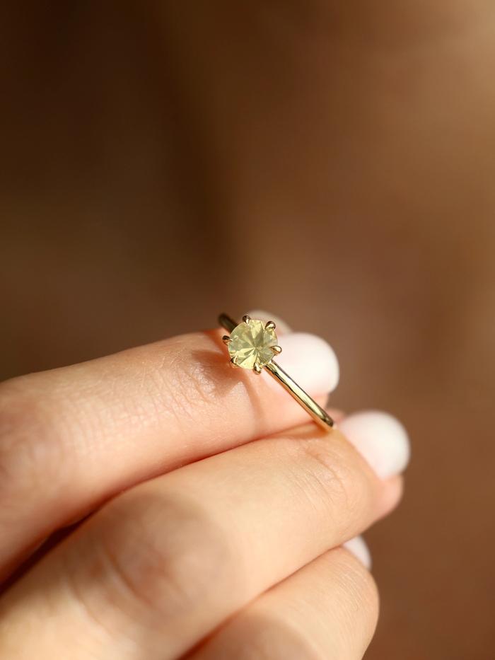 Nangi fine jewelry - yellow ring in yellow gold