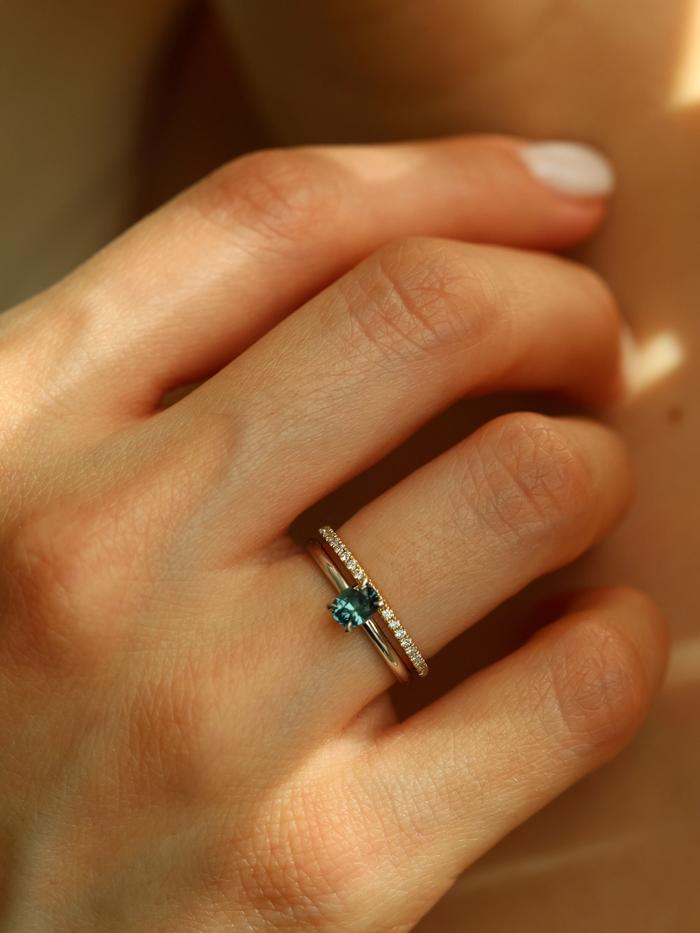 Nangi fine jewelry - blue sapphire ring in white gold